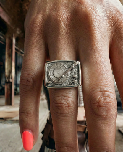 The Turntable Ring
